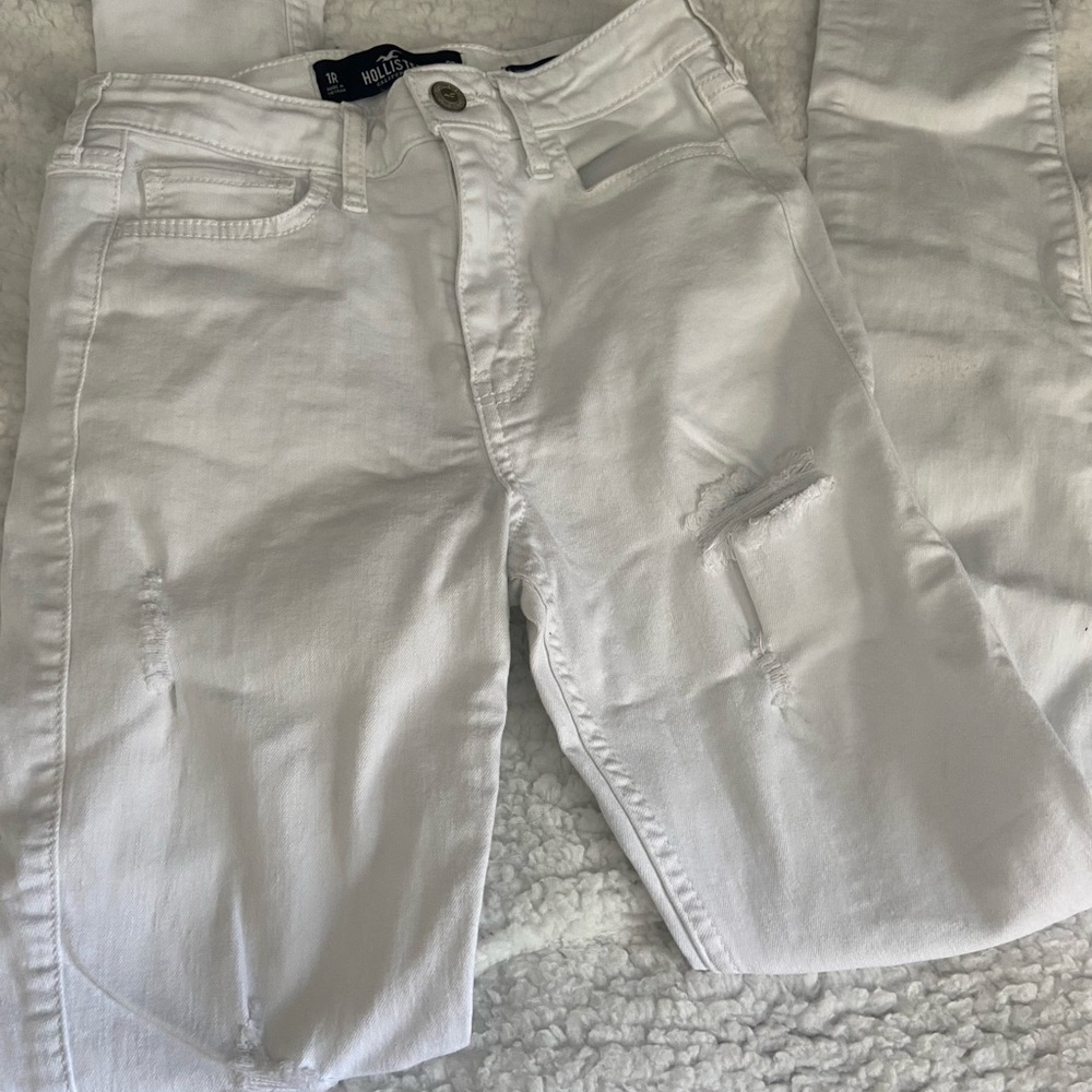 White Ripped Skinny Jeans (will wash clothes to get them fresh & wrinkles out)!